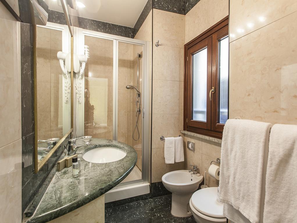 Hotel Regina Giovanna Ρώμη Δωμάτιο φωτογραφία