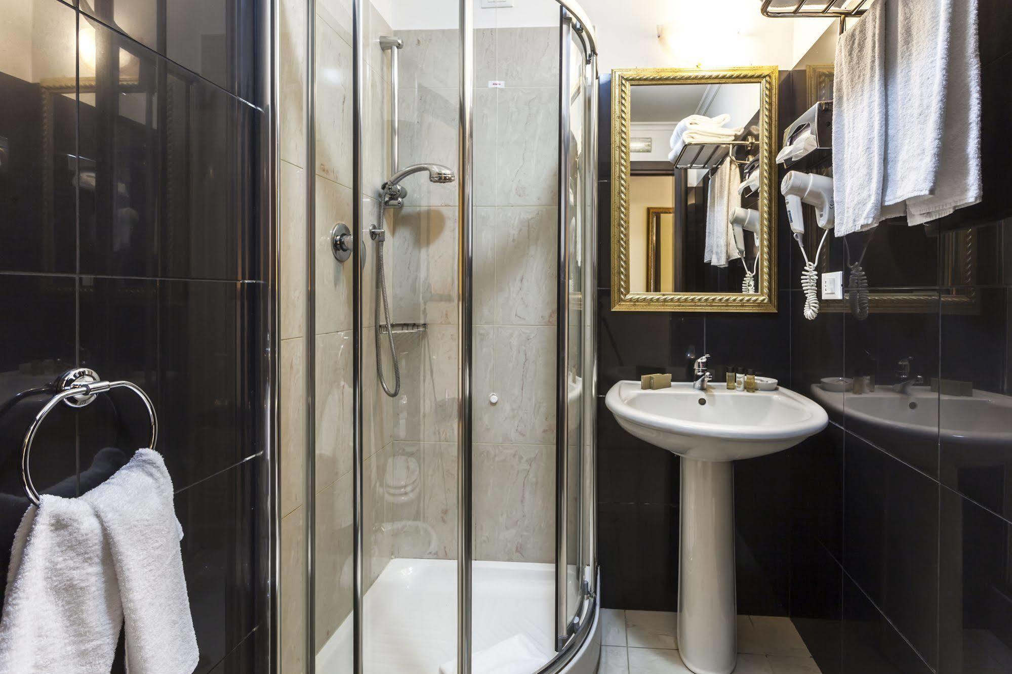 Hotel Regina Giovanna Ρώμη Εξωτερικό φωτογραφία